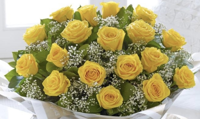 20 Yellow Roses - This perfect gift of 20 yellow rose arrangement for any occasion.