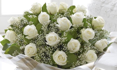 20 White Roses - Beautifully arranged 20 white rose bouquet.