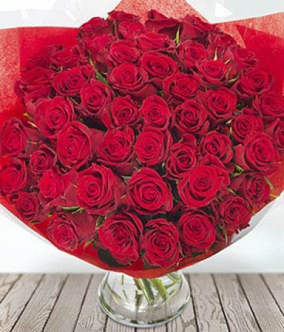 50 Red roses - The ultimate declaration of love and devotion, a sumptuous bouquet of 50 Sweetheart red roses the ideal romantic gift. This item requires 1 days notice to order.