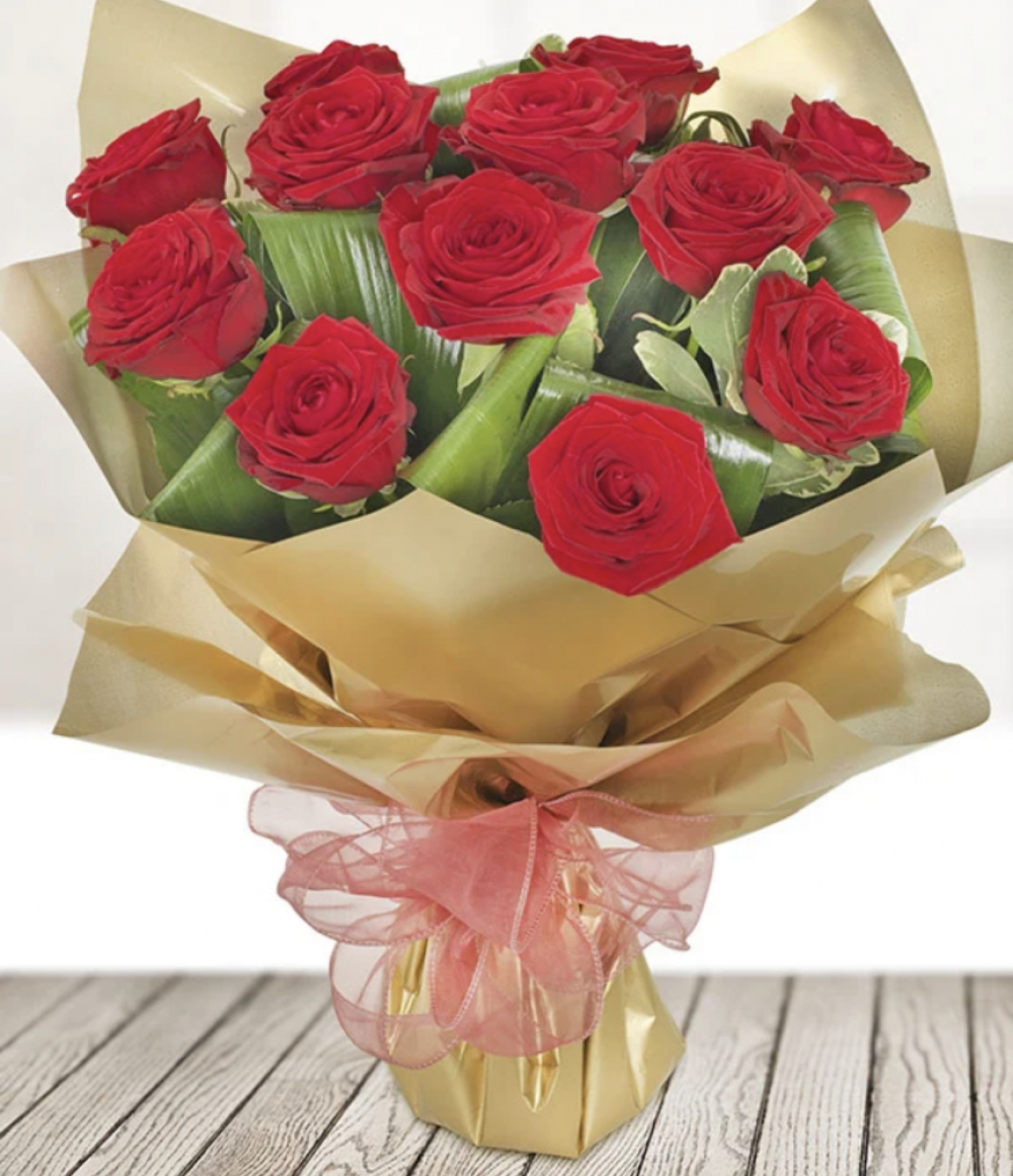 12 Golden Red Roses