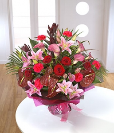 Simply Love - Not just colour but texture too - this aqua pack has velvety Roses, Chrysanthemums, smooth Calla Lilies, Gerbera and frilly Lisianthus.