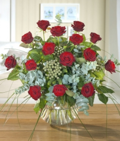 Queen of Hearts - Make a statement with this simply stunning array of big-scented, big-hearted, red Roses.