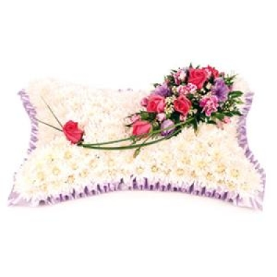 Massed Pillow - A pretty massed pillow with a double spray in pinks and lilacs.