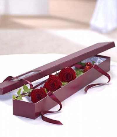 I Love You - 3 red Roses in a box to signify 'I love you'.
